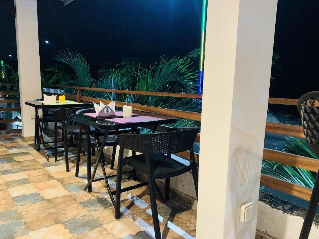 Namaste Hotel & Restaurant Libreville Dış mekan fotoğraf